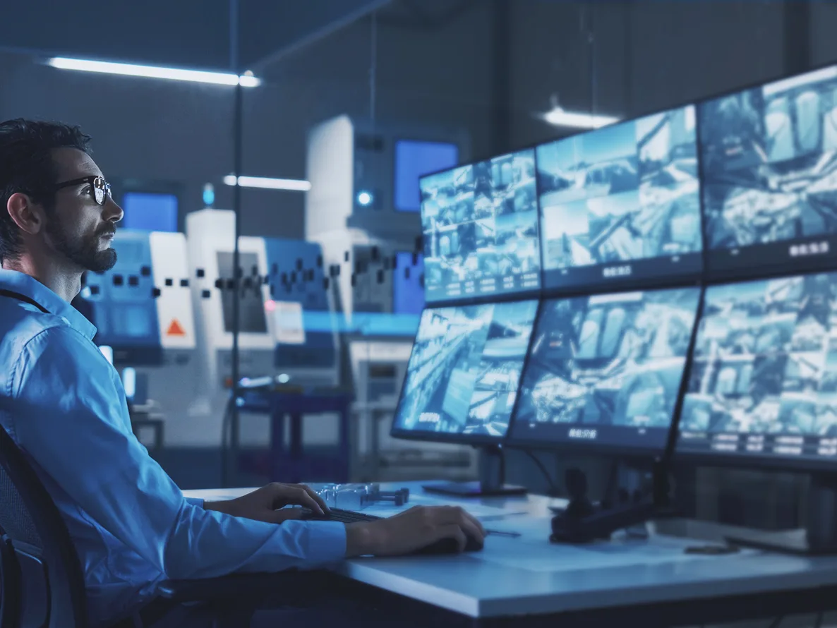 TierPoint-Web2022-SubServices-Inner-50_50-1230x526-BC-Spaces-03-Security Man watching multiple screens with security video in real-time to provide managed XDR services.
